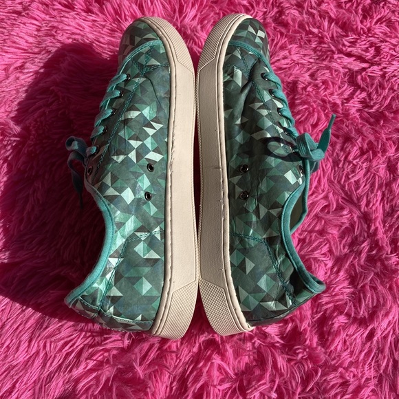 The UT.Lab lightweight Tyvek Franklin sneakers in green size 10.5 - Picture 5 of 9